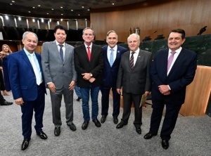 Homenagem aos 70 anos do SENAI-GO - José de Oliveira, Presidente do SENALBA-GO e da FITEDCA-GO-MT-MS, ladeado por Cláudio Cavalcante de Sousa, Vice-Presidente do SENALBA-GO,em sessão especial extraordinária da Assembleia Legislativa de Goiás, realizada no dia 19/04/2022, no Plenário Iris Rezende, do Palácio Maguito Vilela, em homenagem aos 70 anos do SENAI-GO.